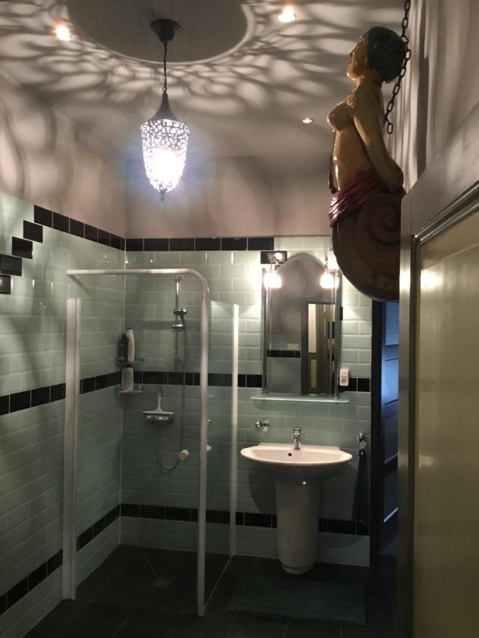 De Kapiteinshut Aan De Rivier Met Xl Ligbad En Sauna Lekkerkerk Екстериор снимка